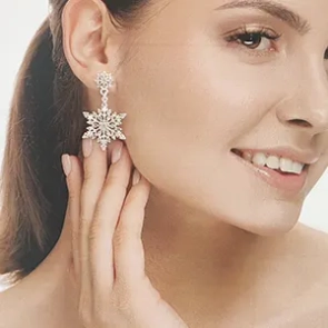 گوشواره زنانه آی ام طرح گل برفی مدل TE1048